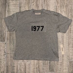 NEW Fear of God Essentials Womens Gray 1977 Short Sleeve T-Shirt Size XL